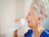 [건강칼럼] 노인 근감소증 예방을 위해 하루 물 섭취 권장량을 지키자!