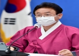 경북도, 한복 입은 간부회의…경북의 정체성 세계로