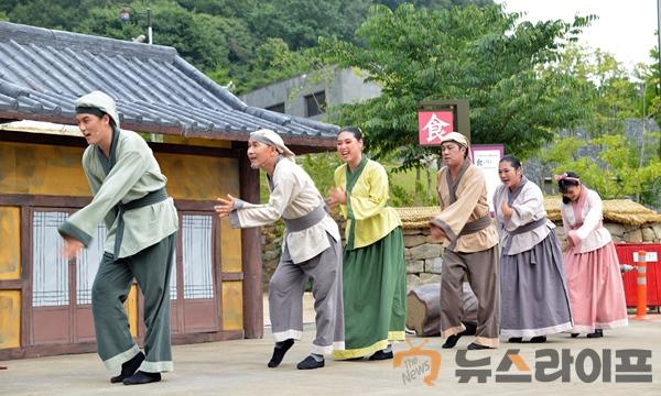 아도가 남쪽으로 온 까닭은 공연모습2.JPG