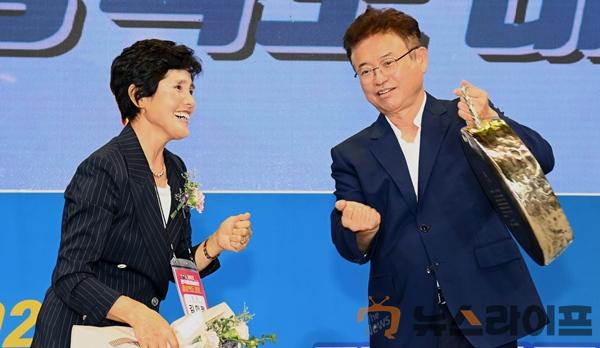 한국여성농업인_경상북도대회(감사패)_이철우_도지사_오후_참석1.jpg