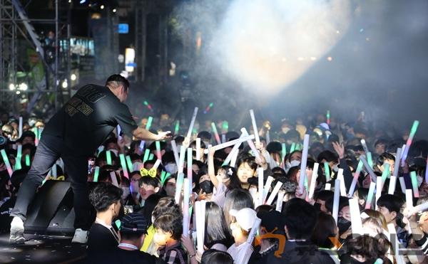 1004 안동국제탈춤페스티벌 2022 대단원의 막 내려 도심전체가 역동적 축제 참여 (8).jpg