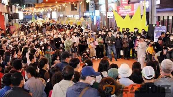 1004 안동국제탈춤페스티벌 2022 대단원의 막 내려 도심전체가 역동적 축제 참여 (18).jpg