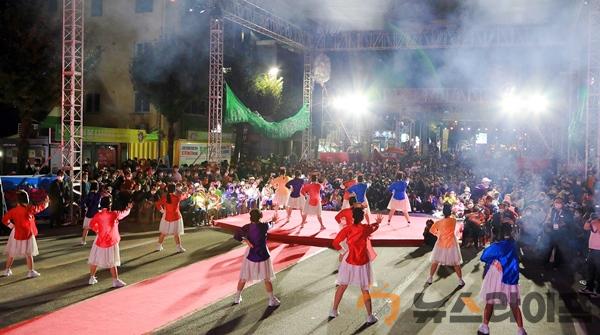 1004 안동국제탈춤페스티벌 2022 대단원의 막 내려 도심전체가 역동적 축제 참여 (19).jpg