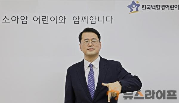 럭키칠곡 챌린지를 시작한 한국백혈병어린이재단 서선원 사무총장.JPG