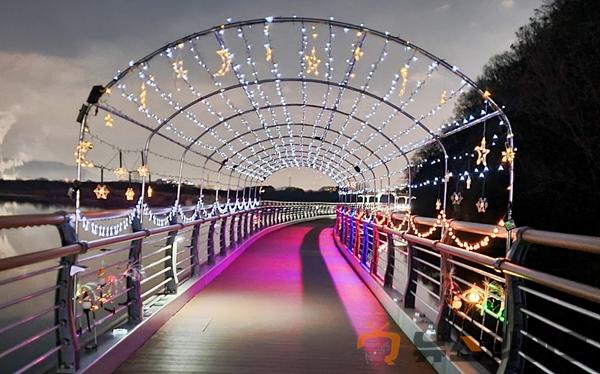 낙동강생태탐방로 형형색색 LED 별빛 터널.jpg
