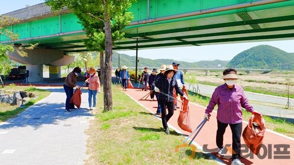 축제후 자연정화활동 2번째(3).jpg