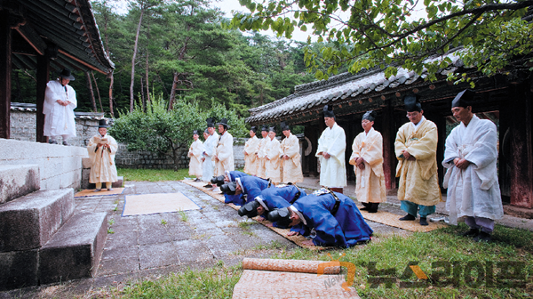 전시사진_도산서원의 향사.png