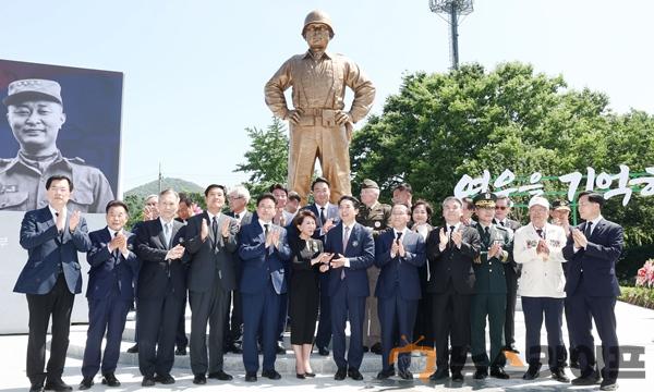 백선엽장군 동상 제막식1.jpg