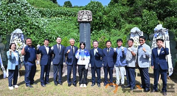 유도 허미미, 독립운동가이자 현조부 故 허석 의사 기적비 참배 4).jpg