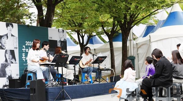 구미독서문화축제 보도자료사진(버스킹공연).jpg