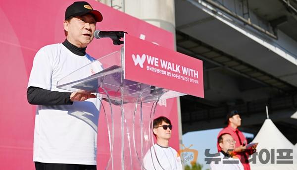 건강걷기대회 성료(김인원 회장 기념사).jpg