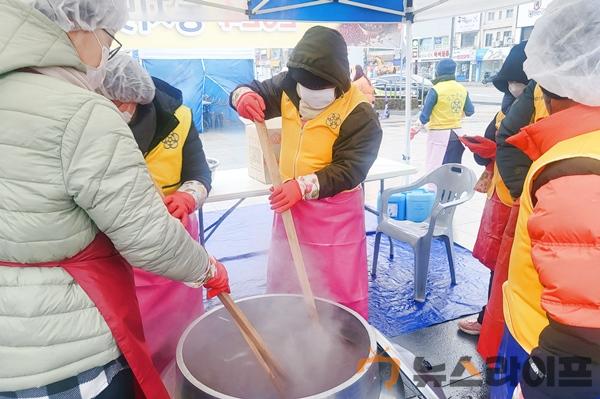 동지 팥죽, 겨울의 따스함을 나누다(사진2).jpg